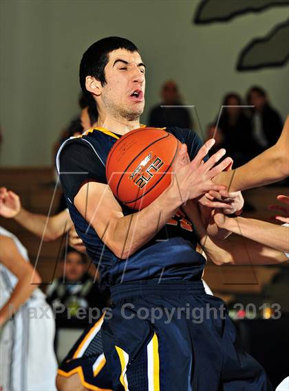 Thumbnail 2 in Bellevue vs. Beverly Hills (MaxPreps Holiday Classic) photogallery.