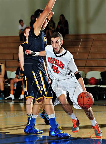 Thumbnail 1 in Bellevue vs. Beverly Hills (MaxPreps Holiday Classic) photogallery.