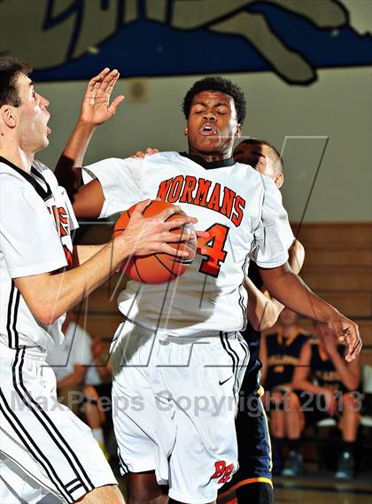 Thumbnail 1 in Bellevue vs. Beverly Hills (MaxPreps Holiday Classic) photogallery.
