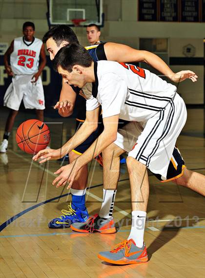 Thumbnail 2 in Bellevue vs. Beverly Hills (MaxPreps Holiday Classic) photogallery.