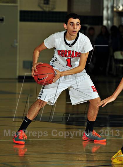 Thumbnail 1 in Bellevue vs. Beverly Hills (MaxPreps Holiday Classic) photogallery.