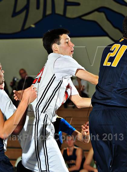 Thumbnail 3 in Bellevue vs. Beverly Hills (MaxPreps Holiday Classic) photogallery.