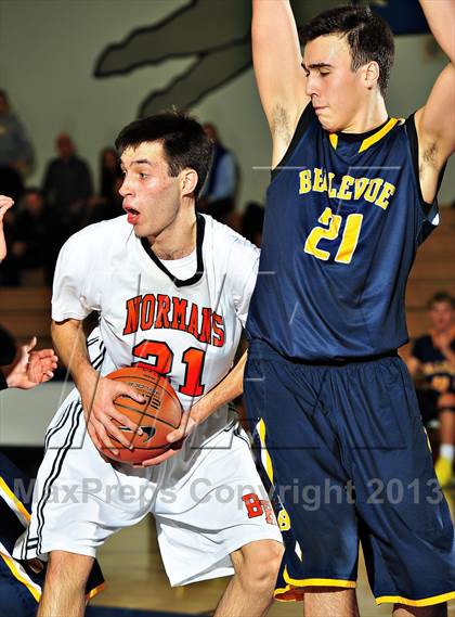 Thumbnail 3 in Bellevue vs. Beverly Hills (MaxPreps Holiday Classic) photogallery.