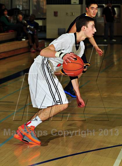 Thumbnail 3 in Bellevue vs. Beverly Hills (MaxPreps Holiday Classic) photogallery.