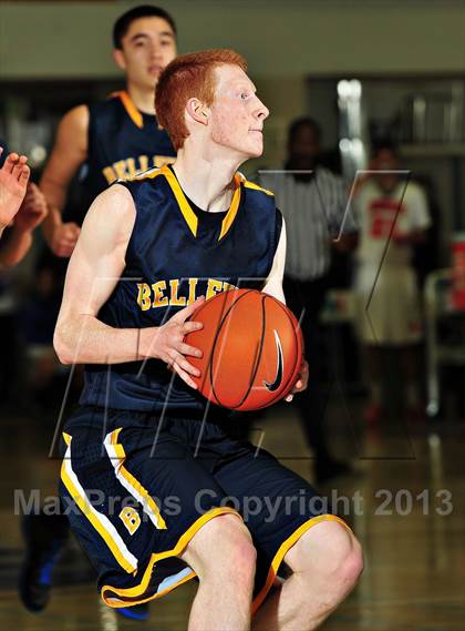 Thumbnail 2 in Bellevue vs. Beverly Hills (MaxPreps Holiday Classic) photogallery.