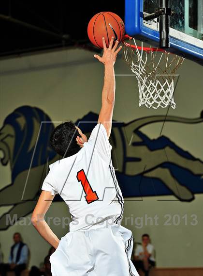 Thumbnail 1 in Bellevue vs. Beverly Hills (MaxPreps Holiday Classic) photogallery.