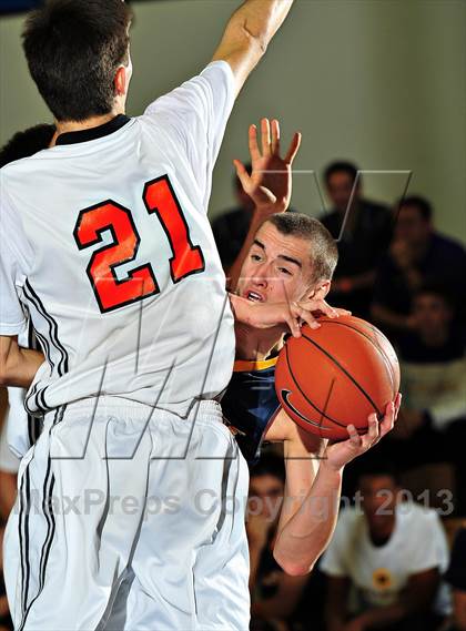 Thumbnail 1 in Bellevue vs. Beverly Hills (MaxPreps Holiday Classic) photogallery.