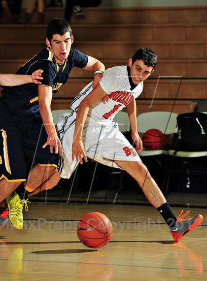 Thumbnail 2 in Bellevue vs. Beverly Hills (MaxPreps Holiday Classic) photogallery.