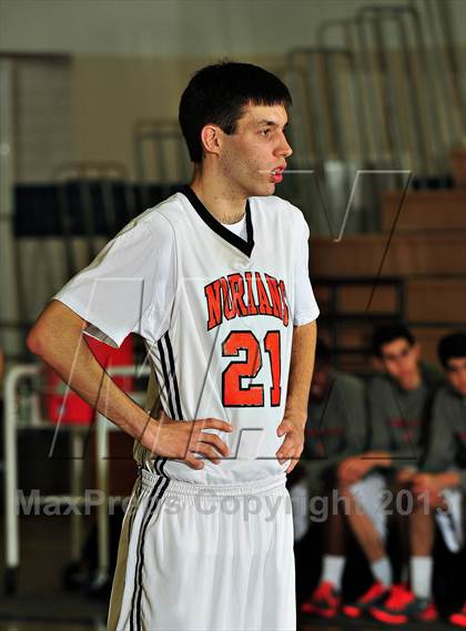 Thumbnail 1 in Bellevue vs. Beverly Hills (MaxPreps Holiday Classic) photogallery.