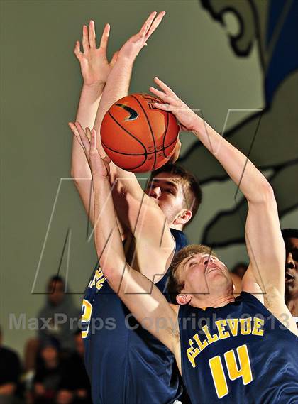 Thumbnail 3 in Bellevue vs. Beverly Hills (MaxPreps Holiday Classic) photogallery.