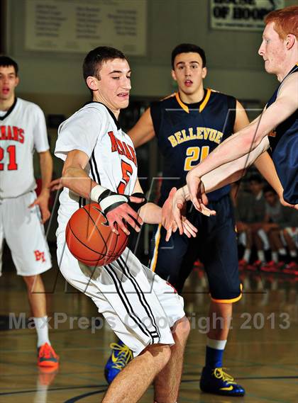 Thumbnail 1 in Bellevue vs. Beverly Hills (MaxPreps Holiday Classic) photogallery.