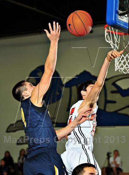 Thumbnail 1 in Bellevue vs. Beverly Hills (MaxPreps Holiday Classic) photogallery.