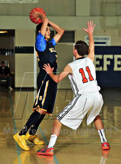 Thumbnail 2 in Bellevue vs. Beverly Hills (MaxPreps Holiday Classic) photogallery.