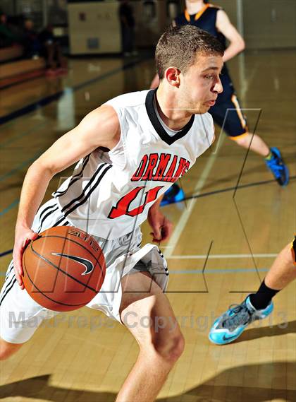 Thumbnail 3 in Bellevue vs. Beverly Hills (MaxPreps Holiday Classic) photogallery.