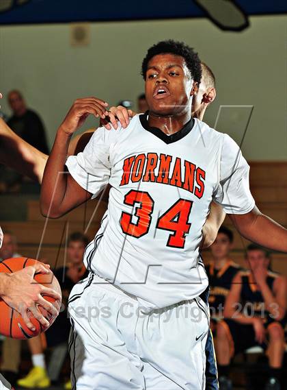 Thumbnail 2 in Bellevue vs. Beverly Hills (MaxPreps Holiday Classic) photogallery.