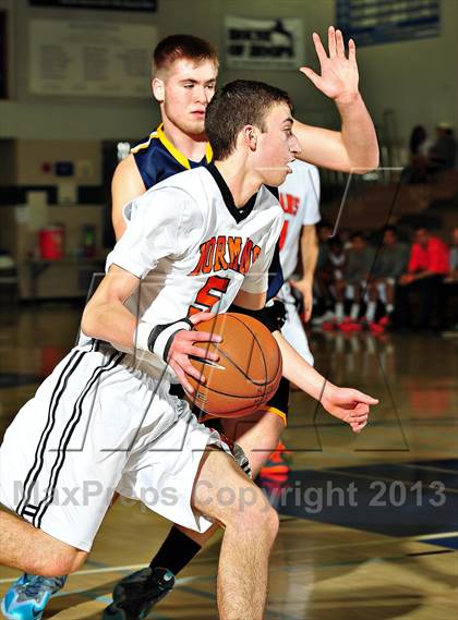 Thumbnail 2 in Bellevue vs. Beverly Hills (MaxPreps Holiday Classic) photogallery.