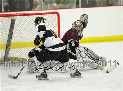 Thumbnail 1 in Farmington vs. Hand (CIAC Division 2 First Round) photogallery.