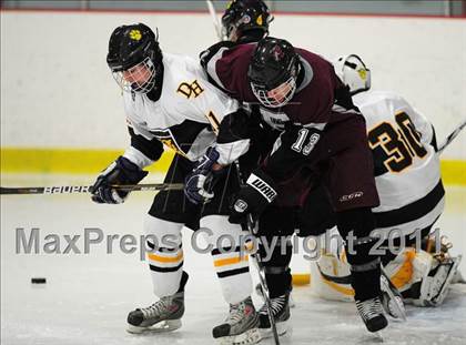 Thumbnail 1 in Farmington vs. Hand (CIAC Division 2 First Round) photogallery.