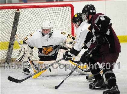 Thumbnail 2 in Farmington vs. Hand (CIAC Division 2 First Round) photogallery.