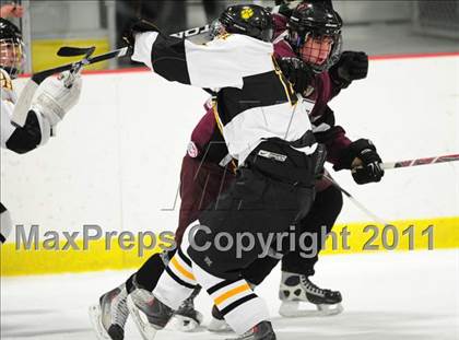 Thumbnail 1 in Farmington vs. Hand (CIAC Division 2 First Round) photogallery.