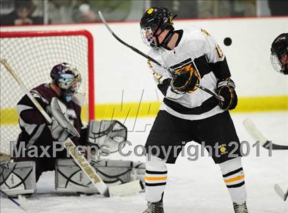 Thumbnail 1 in Farmington vs. Hand (CIAC Division 2 First Round) photogallery.