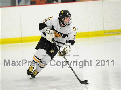 Thumbnail 1 in Farmington vs. Hand (CIAC Division 2 First Round) photogallery.