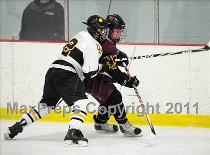 Thumbnail 1 in Farmington vs. Hand (CIAC Division 2 First Round) photogallery.
