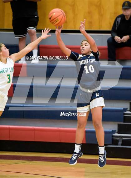 Thumbnail 3 in West Linn vs Desert Vista (Nike Tournament of Champions) photogallery.