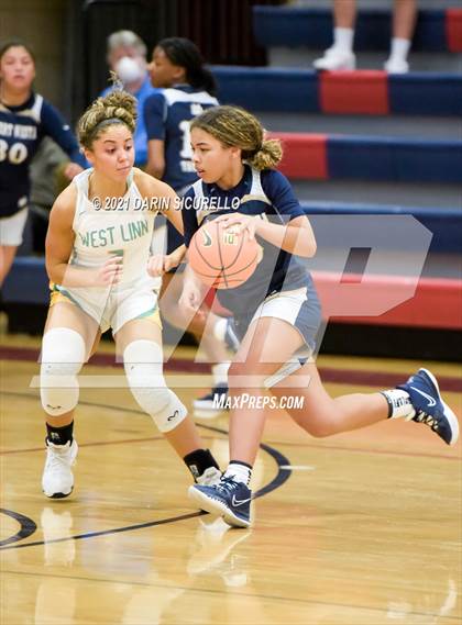 Thumbnail 3 in West Linn vs Desert Vista (Nike Tournament of Champions) photogallery.