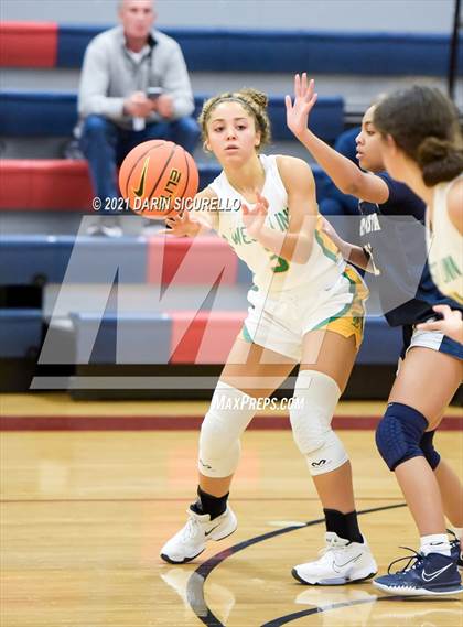 Thumbnail 2 in West Linn vs Desert Vista (Nike Tournament of Champions) photogallery.