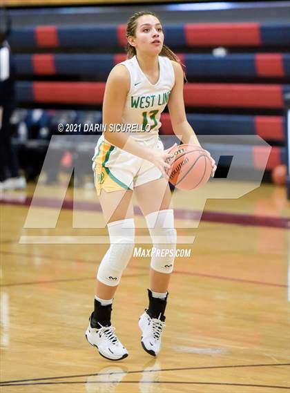 Thumbnail 3 in West Linn vs Desert Vista (Nike Tournament of Champions) photogallery.