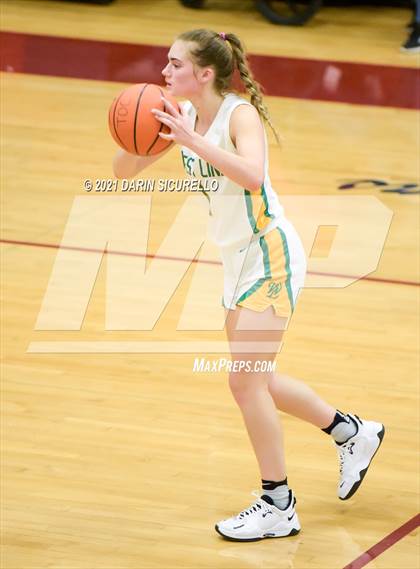 Thumbnail 1 in West Linn vs Desert Vista (Nike Tournament of Champions) photogallery.