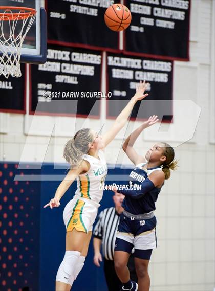 Thumbnail 2 in West Linn vs Desert Vista (Nike Tournament of Champions) photogallery.
