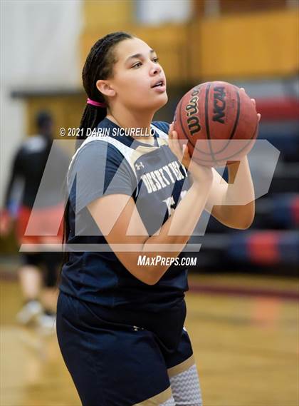 Thumbnail 1 in West Linn vs Desert Vista (Nike Tournament of Champions) photogallery.