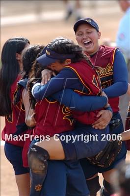Thumbnail 1 in Cantwell vs Serra (D7 Section Final) photogallery.