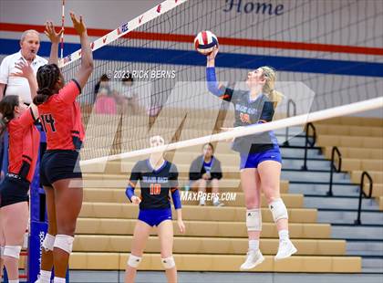 Thumbnail 3 in Oak Ridge vs Grand Oaks photogallery.