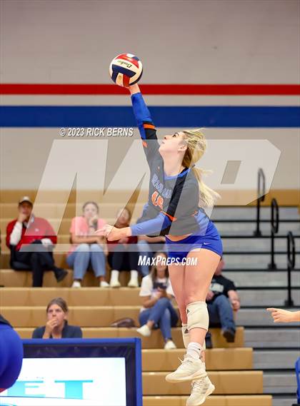 Thumbnail 1 in Oak Ridge vs Grand Oaks photogallery.