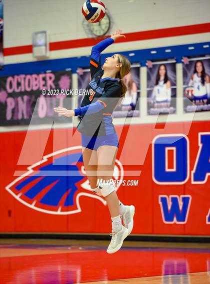 Thumbnail 1 in Oak Ridge vs Grand Oaks photogallery.
