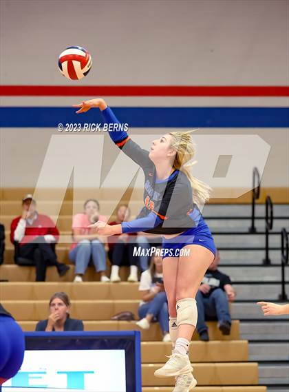 Thumbnail 2 in Oak Ridge vs Grand Oaks photogallery.