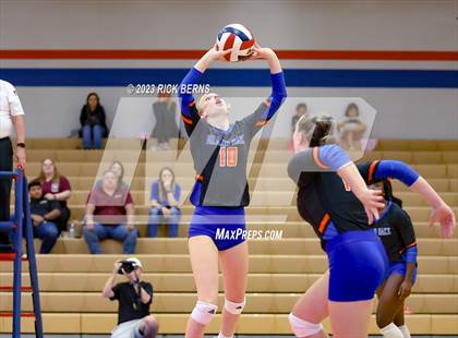 Thumbnail 2 in Oak Ridge vs Grand Oaks photogallery.