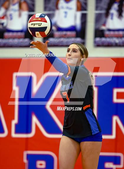 Thumbnail 3 in Oak Ridge vs Grand Oaks photogallery.