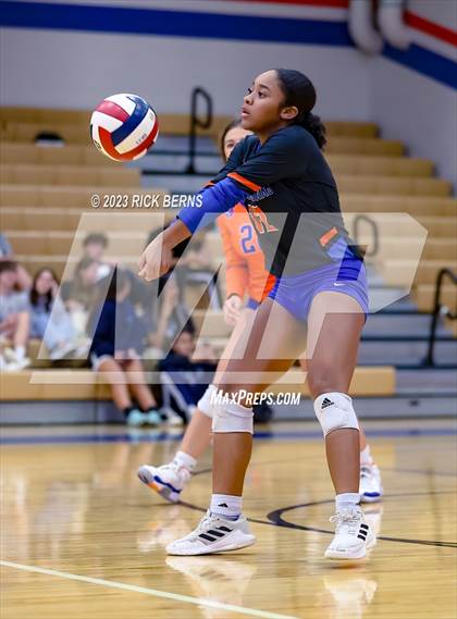 Thumbnail 1 in Oak Ridge vs Grand Oaks photogallery.