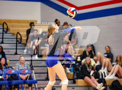 Thumbnail 3 in Oak Ridge vs Grand Oaks photogallery.