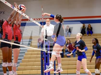 Thumbnail 3 in Oak Ridge vs Grand Oaks photogallery.