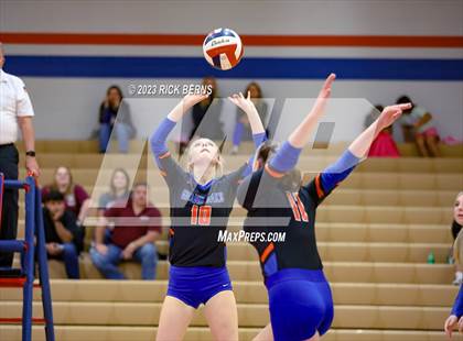 Thumbnail 3 in Oak Ridge vs Grand Oaks photogallery.