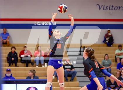 Thumbnail 2 in Oak Ridge vs Grand Oaks photogallery.