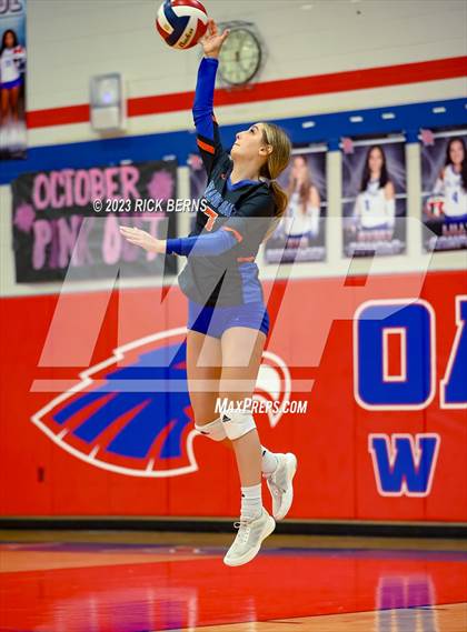Thumbnail 2 in Oak Ridge vs Grand Oaks photogallery.