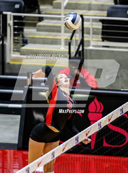 Thumbnail 2 in Lorena vs. Gunter (UIL Volleyball 3A Semi-Finals)  photogallery.