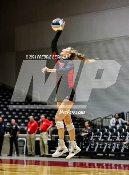Thumbnail 2 in Lorena vs. Gunter (UIL Volleyball 3A Semi-Finals)  photogallery.