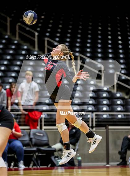Thumbnail 1 in Lorena vs. Gunter (UIL Volleyball 3A Semi-Finals)  photogallery.